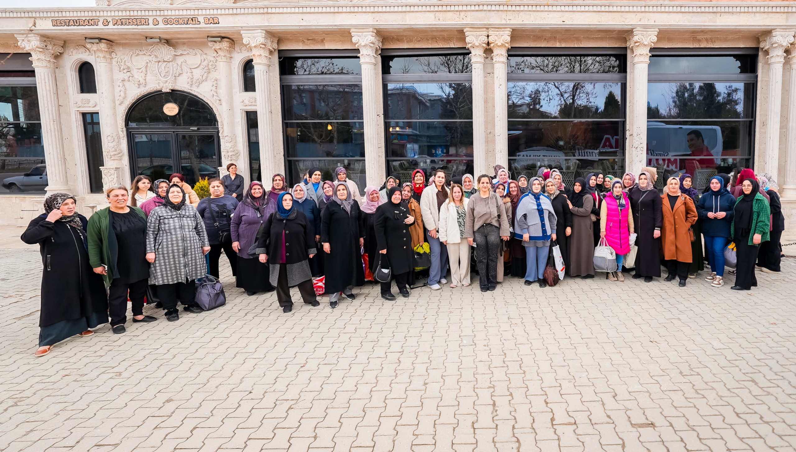 ŞEHİTKAMİL’DEN KADINLARA MORAL GEZİSİ