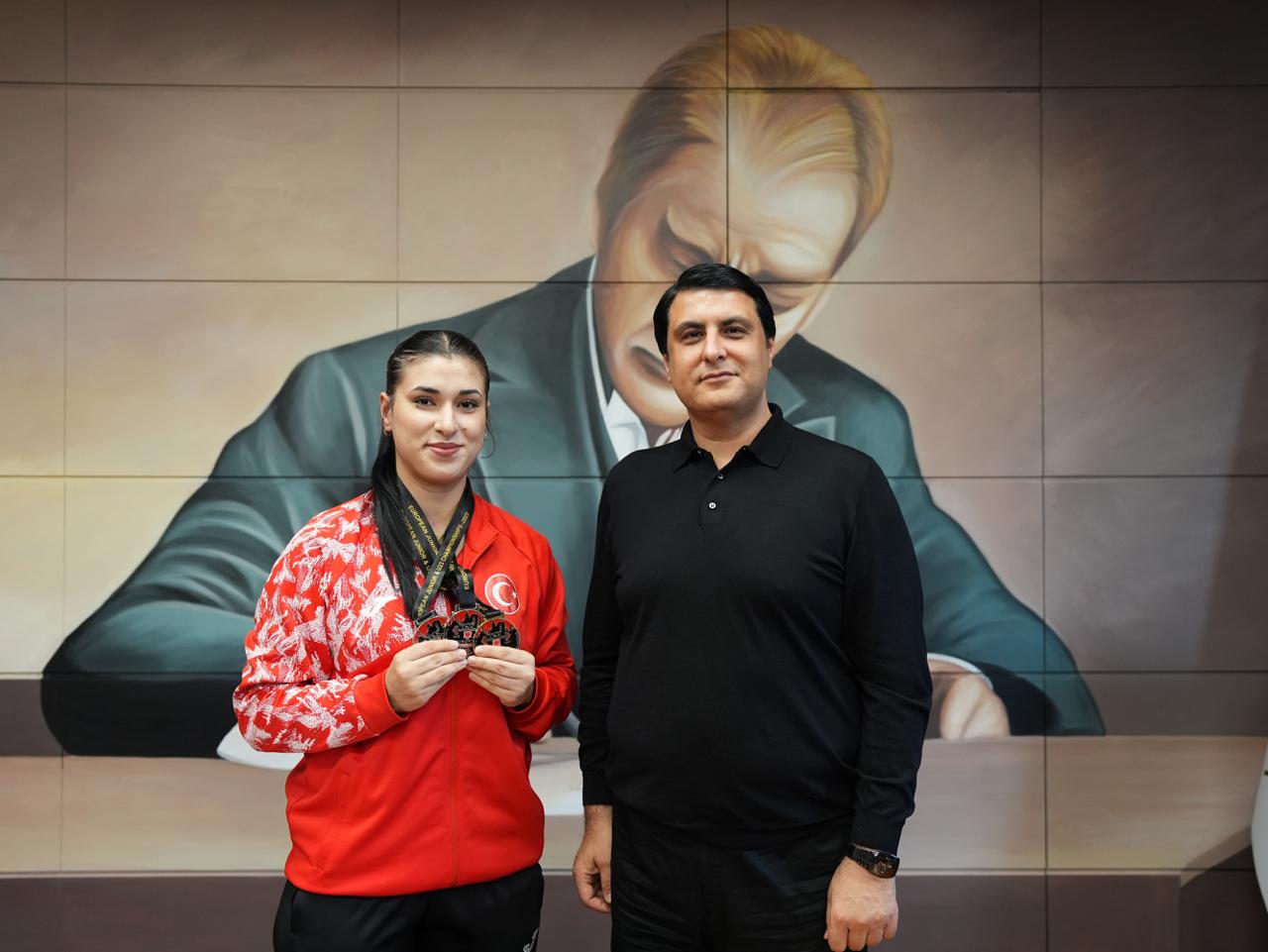 BAŞKAN YILMAZ, AVRUPA REKORTMENİ BÜŞRA ÇAN’I AĞIRLADI