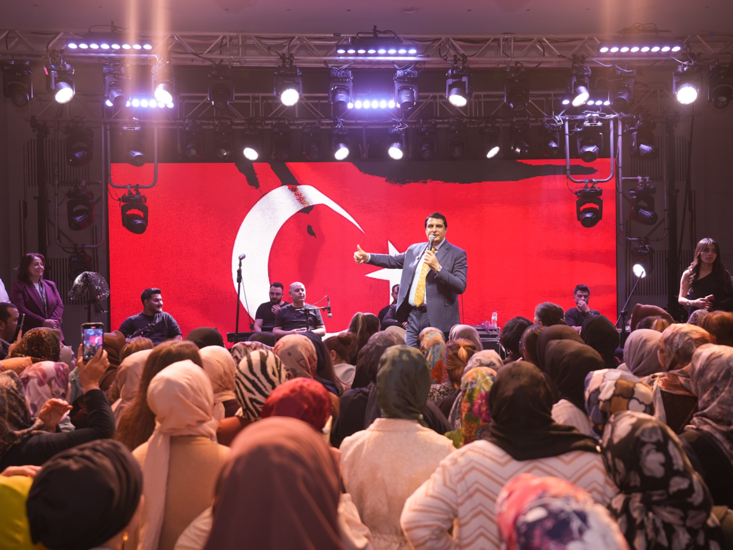 ŞEHİTKAMİL’DE KADINLAR MATİNESİ COŞKUSU