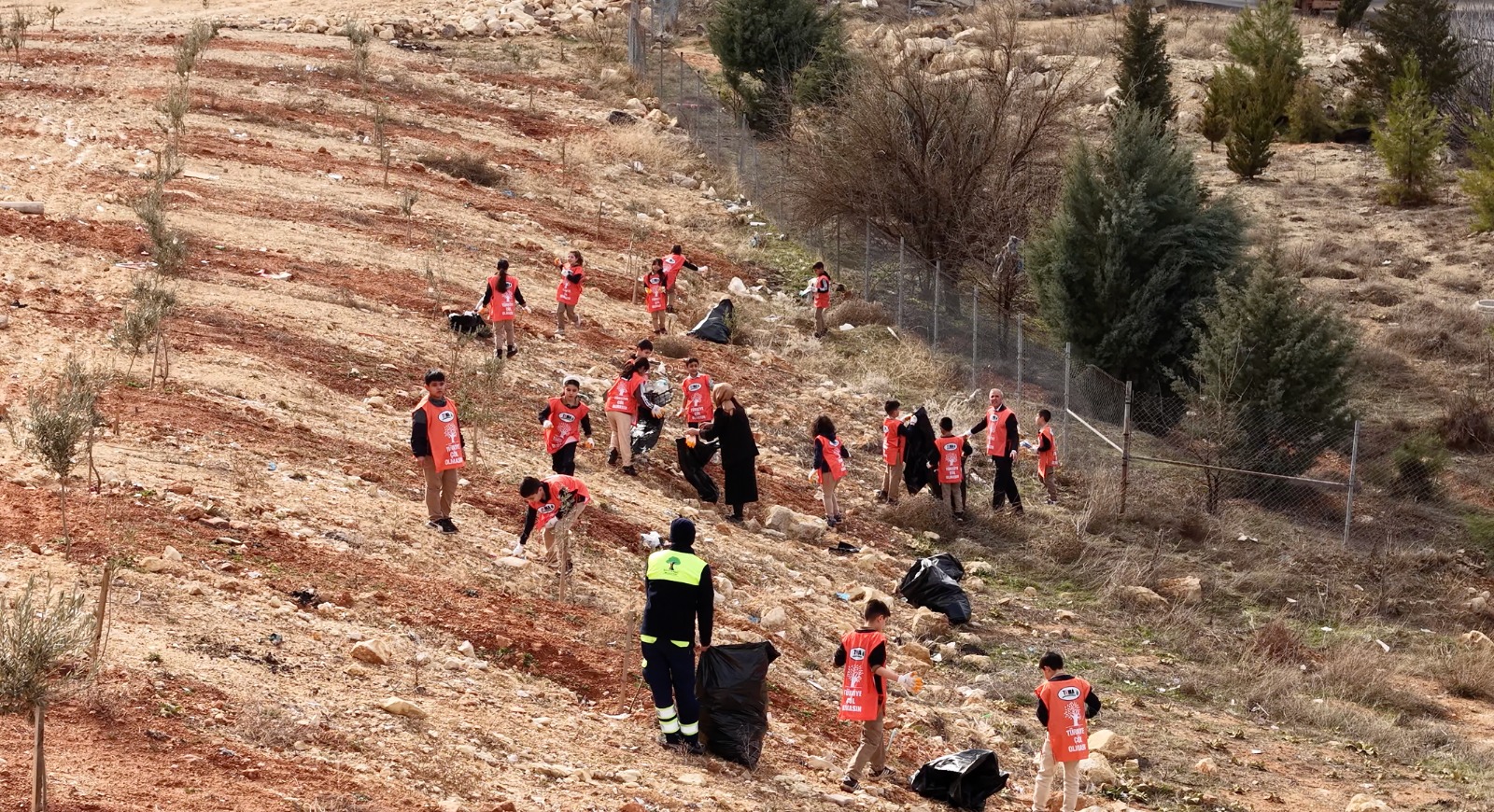 ŞEHİTKAMİLDE MİNİK ELLERDEN DOĞAYA BÜYÜK KATKI