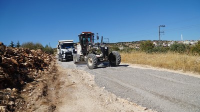 ŞEHİTKAMİL’DEN KIRSAL MAHALLELERDE YOL ATAĞI