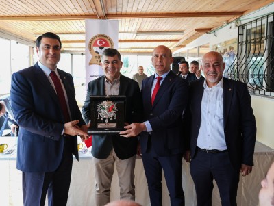 BAŞKAN YILMAZ'DAN TEKNİK ADAMLARA MORAL ZİYARETİ