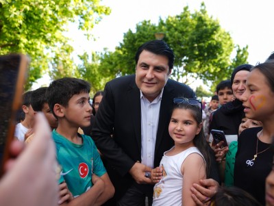 BAŞKAN YILMAZ'DAN ÇOCUKLARA SÜRPRİZ ZİYARET