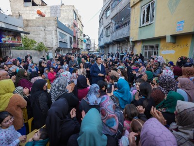 BAŞKAN YILMAZ'IN MAHALLE ZİYARETİ MİTİNGE DÖNÜŞTÜ