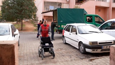 ŞEHİTKAMİL’DEN ÖZEL GEREKSİNİMLİ BİREYLERE TEKERLEKLİ SANDALYE