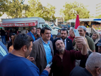 BAŞKAN YILMAZ, PAZARDA VATANDAŞ VE ESNAFLA BULUŞTU