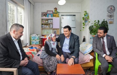 ŞEHİTKAMİL’DEN İHTİYAÇ SAHİPLERİNE TEKERLEKLİ SANDALYE