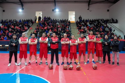 BAŞKAN YILMAZ, PARKEDE GENÇLERLE KOZLARINI PAYLAŞTI