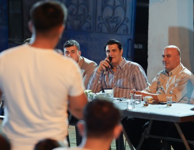 BAŞKAN YILMAZ, KIZIKKARASAKAL’DA GENÇLERLE BULUŞTU