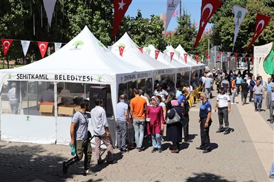 BAŞKAN FADILOĞLU, RAMAZAN AYINDA AİLELERİ YALNIZ BIRAKMIYOR