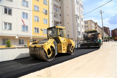 ALT YAPISI TAMAMLANAN YENİ YOLLAR SIFIR ASFALTLA BULUŞTU